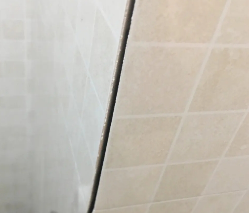 徐州市瓷砖空鼓维修公司分享阳台瓷砖脱落的修复过程可以分为以下几个步骤